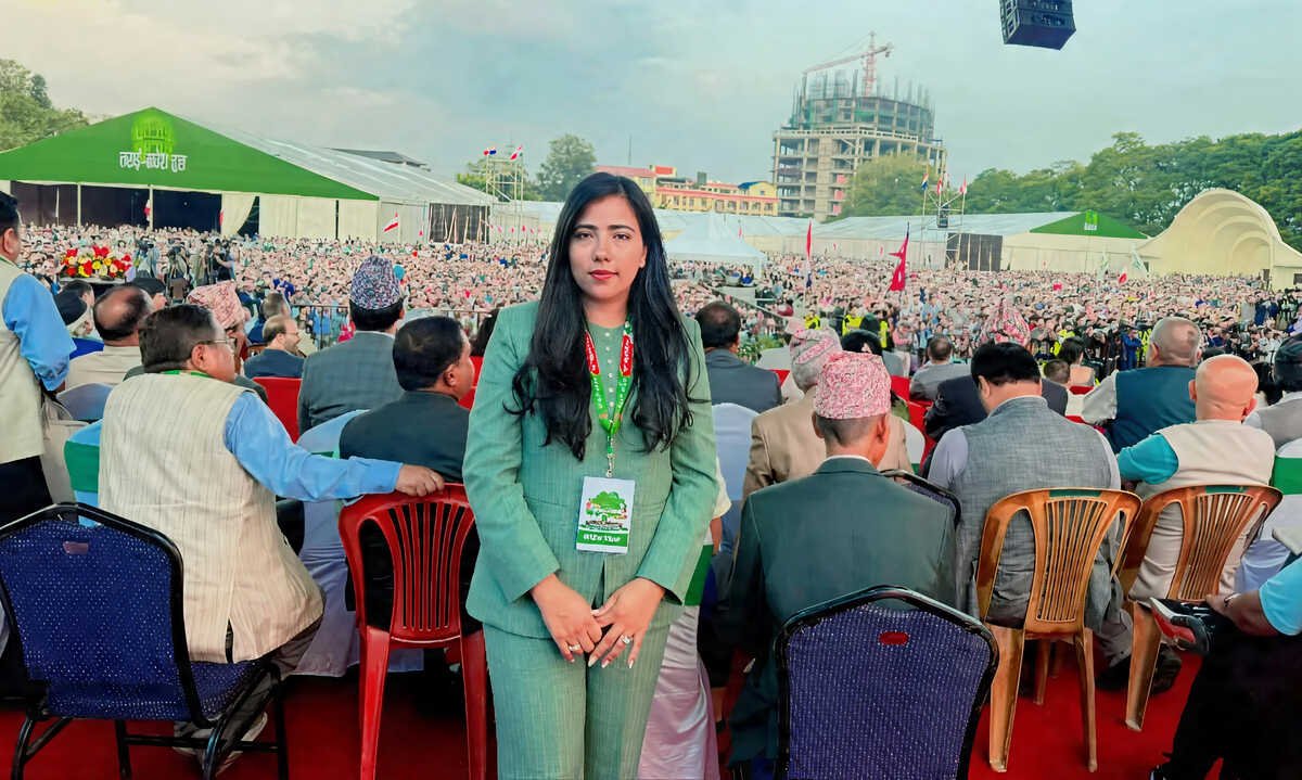 इजरायलमा केयरगिभरको रोजगारीमा पठाइदिने भन्दै रकम ठगी गरेको आरोपमा नेपाली कांग्रेसकी केन्द्रीय सदस्य पदकी उम्मेदवार विनिता खड्का पक्राउ परेकी छन्।